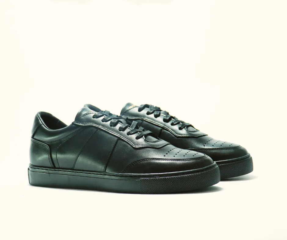 Sneakers COURT en cuir noir